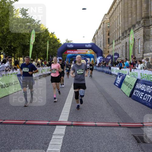 01.09.2024 - BARMER Alsterlauf Kathrin Stürmer Photography http://msf.ph/oto/6971080 01.09.2024 10:07:50 Ziel 2002, 2083, 2300, 2448, 2459, 2460, 2683, 3819, 3820, 3885, 4261, 4347, 4348, 4707, 4810, 5119, 8271, 2319, 2342, 2405, 2426, 2525, 3054, 3229, 3358, 3359, 3924, 4065, 4260, 4280, 4350, 4462, 4550, 4733, 4880, 5035, 5104, 5280 meine-sportfotos.de