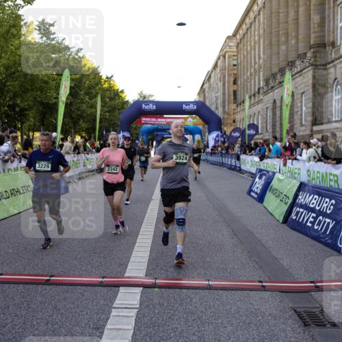 01.09.2024 - BARMER Alsterlauf Kathrin Stürmer Photography http://msf.ph/oto/6971081 01.09.2024 10:07:51 Ziel 2002, 2083, 2300, 2448, 2459, 2460, 2683, 3819, 3820, 3885, 4261, 4347, 4348, 4707, 4810, 5119, 8271, 2319, 2342, 2405, 2426, 2525, 3054, 3229, 3321, 3337, 3358, 3359, 3924, 4065, 4260, 4280, 4350, 4462, 4550, 4733, 4880, 5035, 5104, 5280 meine-sportfotos.de