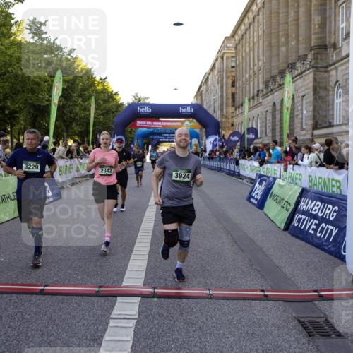 01.09.2024 - BARMER Alsterlauf Kathrin Stürmer Photography http://msf.ph/oto/6971082 01.09.2024 10:07:51 Ziel 2002, 2083, 2300, 2448, 2459, 2460, 2683, 3819, 3820, 3885, 4261, 4347, 4348, 4707, 4810, 5119, 8271, 2319, 2342, 2405, 2426, 2525, 3054, 3229, 3321, 3337, 3358, 3359, 3924, 4065, 4260, 4280, 4350, 4462, 4550, 4733, 4880, 5035, 5104, 5280 meine-sportfotos.de