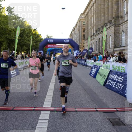 01.09.2024 - BARMER Alsterlauf Kathrin Stürmer Photography http://msf.ph/oto/6971083 01.09.2024 10:07:51 Ziel 2002, 2083, 2300, 2448, 2459, 2460, 2683, 3819, 3820, 3885, 4261, 4347, 4348, 4707, 4810, 5119, 8271, 2319, 2342, 2405, 2426, 2525, 3054, 3229, 3321, 3337, 3358, 3359, 3924, 4065, 4260, 4280, 4350, 4462, 4550, 4733, 4880, 5035, 5104, 5280 meine-sportfotos.de