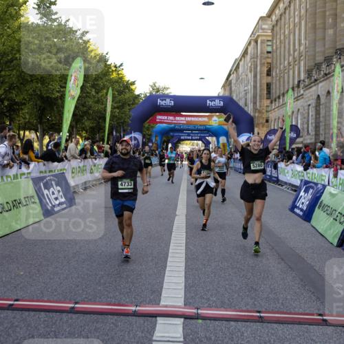 01.09.2024 - BARMER Alsterlauf Kathrin Stürmer Photography http://msf.ph/oto/6971093 01.09.2024 10:07:54 Ziel 2002, 2083, 2300, 2448, 2459, 2460, 2683, 2791, 3819, 3820, 3885, 4261, 4347, 4348, 4707, 4810, 8271, 2319, 2342, 2400, 2426, 2525, 2867, 3054, 3229, 3321, 3335, 3337, 3345, 3358, 3359, 3870, 3924, 4065, 4280, 4550, 4733, 4750, 4880, 5035, 5104, 5280 meine-sportfotos.de