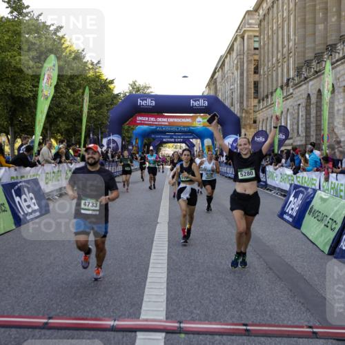 01.09.2024 - BARMER Alsterlauf Kathrin Stürmer Photography http://msf.ph/oto/6971094 01.09.2024 10:07:55 Ziel 2002, 2083, 2300, 2448, 2459, 2460, 2683, 2791, 3819, 3820, 3885, 4347, 4348, 4707, 4810, 8271, 2228, 2342, 2400, 2426, 2525, 2867, 3054, 3229, 3321, 3335, 3337, 3345, 3358, 3359, 3870, 3924, 4065, 4280, 4550, 4733, 4750, 4880, 5035, 5104, 5280 meine-sportfotos.de