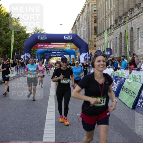 01.09.2024 - BARMER Alsterlauf Kathrin Stürmer Photography http://msf.ph/oto/6971102 01.09.2024 10:08:00 Ziel 2448, 2468, 2683, 2791, 3240, 3819, 3820, 3885, 3937, 4347, 4348, 4810, 5127, 5128, 2050, 2228, 2367, 2400, 2525, 2867, 3262, 3321, 3335, 3337, 3345, 3584, 3870, 4528, 4550, 4570, 4673, 4694, 4733, 4750, 4880, 5104, 5280, 8164 meine-sportfotos.de