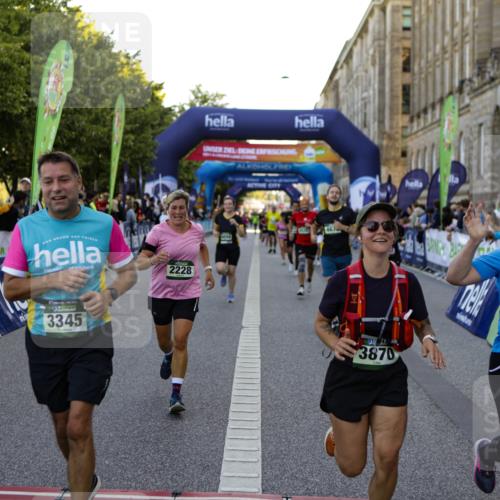 01.09.2024 - BARMER Alsterlauf Kathrin Stürmer Photography http://msf.ph/oto/6971109 01.09.2024 10:08:02 Ziel 2452, 2468, 2791, 3240, 3819, 3820, 3885, 3937, 4810, 5127, 5128, 2050, 2228, 2367, 2400, 2525, 2867, 3262, 3321, 3335, 3337, 3345, 3584, 3870, 4528, 4550, 4570, 4673, 4694, 4733, 4750, 4880, 5104, 5280, 8164 meine-sportfotos.de