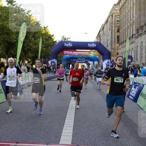 01.09.2024 - BARMER Alsterlauf Kathrin Stürmer Photography http://msf.ph/oto/6971112 01.09.2024 10:08:05 Ziel 2452, 2468, 2791, 3240, 3320, 3819, 3820, 3885, 3937, 5127, 5128, 2050, 2228, 2367, 2374, 2400, 2867, 3262, 3321, 3335, 3337, 3345, 3584, 3864, 3870, 3964, 4528, 4570, 4673, 4694, 4750, 4919, 8164 meine-sportfotos.de