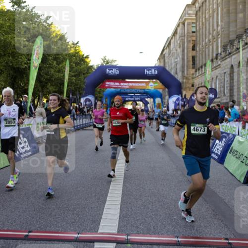01.09.2024 - BARMER Alsterlauf Kathrin Stürmer Photography http://msf.ph/oto/6971113 01.09.2024 10:08:05 Ziel 2452, 2468, 2791, 3240, 3320, 3819, 3820, 3885, 3937, 5127, 5128, 2050, 2228, 2367, 2374, 2400, 2867, 3262, 3321, 3335, 3337, 3345, 3584, 3864, 3870, 3964, 4528, 4570, 4673, 4694, 4750, 4919, 8164 meine-sportfotos.de