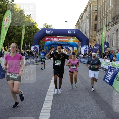 01.09.2024 - BARMER Alsterlauf Kathrin Stürmer Photography http://msf.ph/oto/6971117 01.09.2024 10:08:07 Ziel 2051, 2196, 2452, 2468, 2791, 3240, 3320, 3344, 3739, 3819, 3820, 3937, 5127, 5128, 2050, 2228, 2367, 2374, 2400, 2867, 3262, 3335, 3345, 3584, 3767, 3864, 3870, 3964, 4195, 4528, 4570, 4673, 4694, 4750, 4919, 8164 meine-sportfotos.de