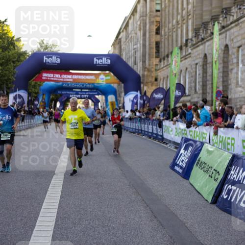 01.09.2024 - BARMER Alsterlauf Kathrin Stürmer Photography http://msf.ph/oto/6971123 01.09.2024 10:08:09 Ziel 2051, 2196, 2452, 2468, 2791, 3240, 3320, 3344, 3738, 3739, 3784, 3819, 3820, 3937, 4921, 4922, 5127, 5128, 2050, 2228, 2367, 2374, 2400, 3262, 3345, 3584, 3767, 3864, 3870, 3964, 4195, 4528, 4570, 4673, 4694, 4919, 8164 meine-sportfotos.de