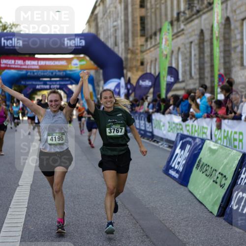 01.09.2024 - BARMER Alsterlauf Kathrin Stürmer Photography http://msf.ph/oto/6971133 01.09.2024 10:08:14 Ziel 2051, 2196, 2452, 2468, 2791, 3213, 3240, 3320, 3344, 3738, 3739, 3784, 3937, 4921, 4922, 5127, 5128, 2264, 2367, 2374, 2695, 2896, 2941, 3084, 3085, 3584, 3767, 3864, 3964, 4007, 4195, 4210, 4570, 4919, 5219, 8164 meine-sportfotos.de