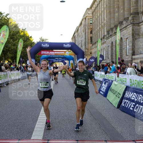 01.09.2024 - BARMER Alsterlauf Kathrin Stürmer Photography http://msf.ph/oto/6971136 01.09.2024 10:08:15 Ziel 2051, 2196, 2435, 2452, 2468, 2687, 2713, 3213, 3240, 3320, 3344, 3738, 3739, 3784, 3937, 4921, 4922, 5127, 5128, 2264, 2367, 2374, 2695, 2896, 2941, 3084, 3085, 3584, 3767, 3864, 3964, 4007, 4195, 4210, 4919, 5219 meine-sportfotos.de