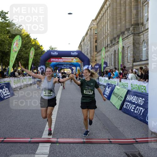 01.09.2024 - BARMER Alsterlauf Kathrin Stürmer Photography http://msf.ph/oto/6971137 01.09.2024 10:08:15 Ziel 2051, 2196, 2435, 2452, 2468, 2687, 2713, 3213, 3240, 3320, 3344, 3738, 3739, 3784, 3937, 4921, 4922, 5127, 5128, 2264, 2367, 2374, 2695, 2896, 2941, 3084, 3085, 3584, 3767, 3864, 3964, 4007, 4195, 4210, 4919, 5219 meine-sportfotos.de