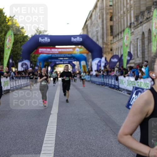 01.09.2024 - BARMER Alsterlauf Kathrin Stürmer Photography http://msf.ph/oto/6971157 01.09.2024 10:08:27 Ziel 2051, 2053, 2196, 2432, 2433, 2435, 2687, 2713, 3213, 3346, 3738, 3784, 4469, 4653, 4921, 4922, 8374, 8375, 2058, 2101, 2148, 2695, 2852, 2896, 2941, 2952, 3084, 3085, 3224, 3233, 3246, 3381, 3696, 3904, 4590, 4720, 4786, 5219, 8204 meine-sportfotos.de