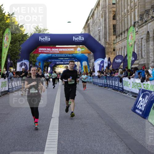 01.09.2024 - BARMER Alsterlauf Kathrin Stürmer Photography http://msf.ph/oto/6971160 01.09.2024 10:08:28 Ziel 2053, 2432, 2433, 2435, 2687, 2713, 3213, 3346, 3738, 3784, 4469, 4653, 4921, 4922, 8374, 8375, 2058, 2063, 2101, 2148, 2852, 2896, 2941, 2952, 3084, 3085, 3224, 3233, 3236, 3246, 3381, 3696, 3904, 4590, 4720, 4786, 5219, 8204 meine-sportfotos.de