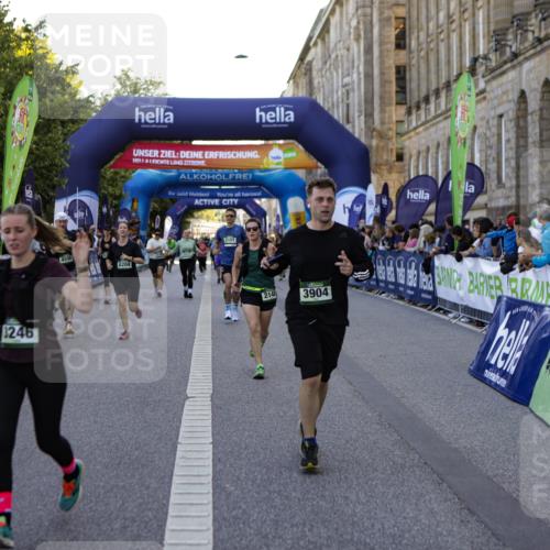 01.09.2024 - BARMER Alsterlauf Kathrin Stürmer Photography http://msf.ph/oto/6971166 01.09.2024 10:08:29 Ziel 2053, 2432, 2433, 2434, 2435, 2687, 2713, 3213, 3346, 3738, 3784, 4469, 4653, 8374, 8375, 2058, 2063, 2101, 2148, 2694, 2852, 2952, 3084, 3085, 3224, 3233, 3236, 3246, 3381, 3696, 3904, 4590, 4720, 4786, 8204 meine-sportfotos.de