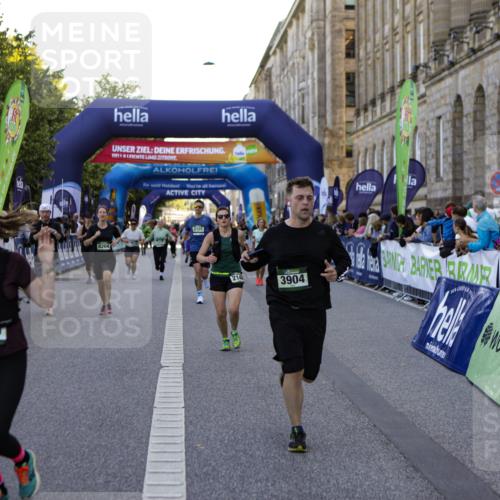01.09.2024 - BARMER Alsterlauf Kathrin Stürmer Photography http://msf.ph/oto/6971167 01.09.2024 10:08:29 Ziel 2053, 2432, 2433, 2434, 2435, 2687, 2713, 3213, 3346, 3738, 3784, 4469, 4653, 8374, 8375, 2058, 2063, 2101, 2148, 2694, 2852, 2952, 3084, 3085, 3224, 3233, 3236, 3246, 3381, 3696, 3904, 4590, 4720, 4786, 8204 meine-sportfotos.de
