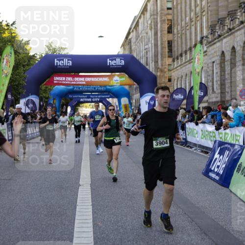 01.09.2024 - BARMER Alsterlauf Kathrin Stürmer Photography http://msf.ph/oto/6971168 01.09.2024 10:08:30 Ziel 2053, 2432, 2433, 2434, 2435, 2687, 2713, 3213, 3346, 4469, 4653, 8374, 8375, 2058, 2063, 2101, 2148, 2694, 2852, 2952, 3224, 3233, 3236, 3246, 3270, 3381, 3696, 3904, 4590, 4720, 4786, 8204 meine-sportfotos.de
