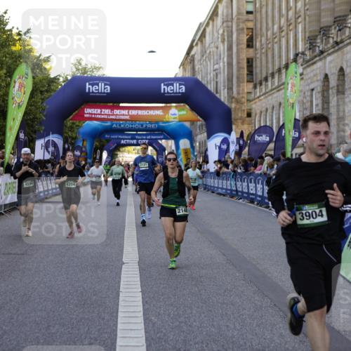 01.09.2024 - BARMER Alsterlauf Kathrin Stürmer Photography http://msf.ph/oto/6971171 01.09.2024 10:08:30 Ziel 2053, 2432, 2433, 2434, 2435, 2687, 2713, 3213, 3346, 4469, 4653, 8374, 8375, 2058, 2063, 2101, 2148, 2694, 2852, 2952, 3224, 3233, 3236, 3246, 3270, 3381, 3696, 3904, 4590, 4720, 4786, 8204 meine-sportfotos.de