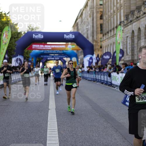 01.09.2024 - BARMER Alsterlauf Kathrin Stürmer Photography http://msf.ph/oto/6971172 01.09.2024 10:08:30 Ziel 2053, 2432, 2433, 2434, 2435, 2687, 2713, 3213, 3346, 4469, 4653, 8374, 8375, 2058, 2063, 2101, 2148, 2694, 2852, 2952, 3224, 3233, 3236, 3246, 3270, 3381, 3696, 3904, 4590, 4720, 4786, 8204 meine-sportfotos.de