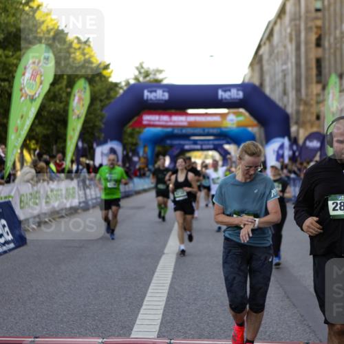 01.09.2024 - BARMER Alsterlauf Kathrin Stürmer Photography http://msf.ph/oto/6971200 01.09.2024 10:08:46 Ziel 2023, 2085, 2142, 2434, 3508, 3554, 3855, 4131, 4132, 4552, 4863, 4868, 4991, 8097, 2301, 2781, 2817, 2999, 3009, 3068, 3205, 3552, 4139, 4296, 4464, 4472, 4490, 4513, 4732, 5163, 5172, 5221, 5235 meine-sportfotos.de