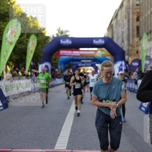 01.09.2024 - BARMER Alsterlauf Kathrin Stürmer Photography http://msf.ph/oto/6971202 01.09.2024 10:08:46 Ziel 2023, 2085, 2142, 2434, 3508, 3554, 3855, 4131, 4132, 4552, 4863, 4868, 4991, 8097, 2301, 2781, 2817, 2999, 3009, 3068, 3205, 3552, 4139, 4296, 4464, 4472, 4490, 4513, 4732, 5163, 5172, 5221, 5235 meine-sportfotos.de