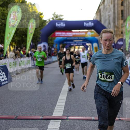 01.09.2024 - BARMER Alsterlauf Kathrin Stürmer Photography http://msf.ph/oto/6971205 01.09.2024 10:08:47 Ziel 2023, 2085, 2142, 2434, 3508, 3554, 3855, 4131, 4132, 4552, 4863, 4868, 4991, 8097, 2301, 2781, 2817, 2999, 3009, 3068, 3205, 3552, 4139, 4296, 4464, 4472, 4490, 4513, 4732, 5163, 5172, 5221, 5235 meine-sportfotos.de