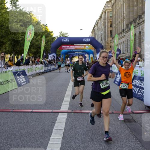 01.09.2024 - BARMER Alsterlauf Kathrin Stürmer Photography http://msf.ph/oto/6971223 01.09.2024 10:09:00 Ziel 2023, 2754, 2821, 3508, 4131, 4132, 4863, 4868, 5232, 8097, 2345, 2680, 3205, 3227, 3414, 3624, 3626, 4076, 4345, 4379, 4513, 4981, 5163 meine-sportfotos.de