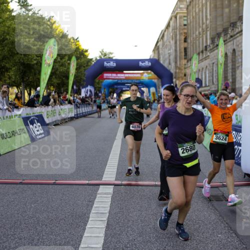 01.09.2024 - BARMER Alsterlauf Kathrin Stürmer Photography http://msf.ph/oto/6971224 01.09.2024 10:09:00 Ziel 2023, 2754, 2821, 3508, 4131, 4132, 4863, 4868, 5232, 8097, 2345, 2680, 3205, 3227, 3414, 3624, 3626, 4076, 4345, 4379, 4513, 4981, 5163 meine-sportfotos.de