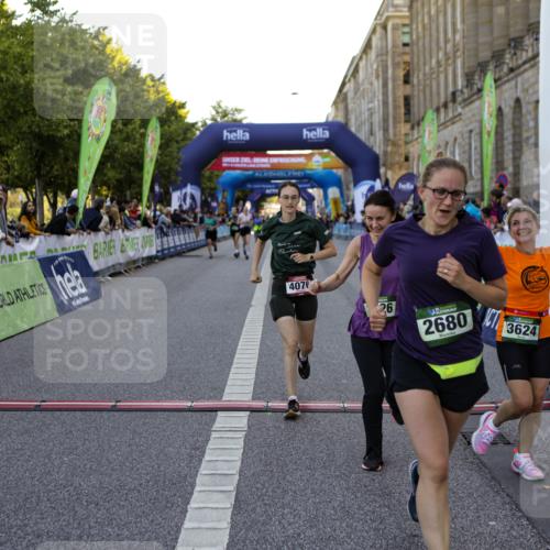 01.09.2024 - BARMER Alsterlauf Kathrin Stürmer Photography http://msf.ph/oto/6971225 01.09.2024 10:09:00 Ziel 2023, 2754, 2821, 3508, 4131, 4132, 4863, 4868, 5232, 8097, 2345, 2680, 3205, 3227, 3414, 3624, 3626, 4076, 4345, 4379, 4513, 4981, 5163 meine-sportfotos.de