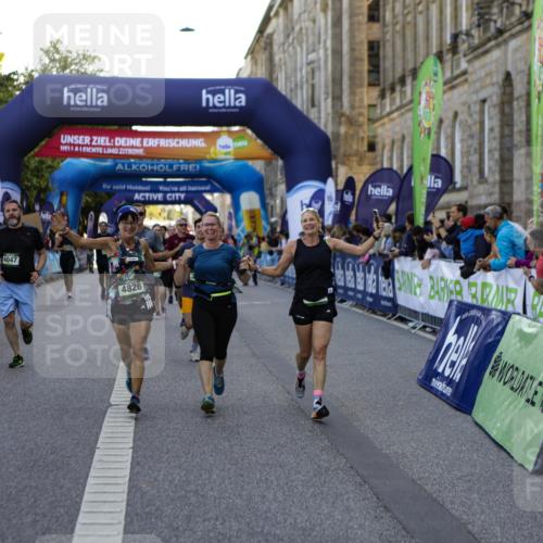 01.09.2024 - BARMER Alsterlauf Kathrin Stürmer Photography http://msf.ph/oto/6971238 01.09.2024 10:09:12 Ziel 2821, 3578, 4013, 4043, 2172, 2465, 2857, 3004, 3227, 3450, 3501, 3675, 3927, 3982, 4047, 4050, 4120, 4345, 4826, 4981, 8206 meine-sportfotos.de