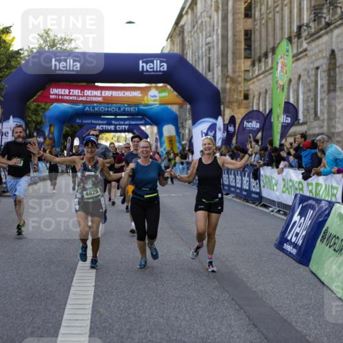 01.09.2024 - BARMER Alsterlauf Kathrin Stürmer Photography http://msf.ph/oto/6971239 01.09.2024 10:09:13 Ziel 2821, 3578, 4013, 4043, 2172, 2465, 2857, 3004, 3227, 3450, 3501, 3675, 3927, 3982, 4047, 4050, 4120, 4345, 4496, 4826, 4981, 8206 meine-sportfotos.de
