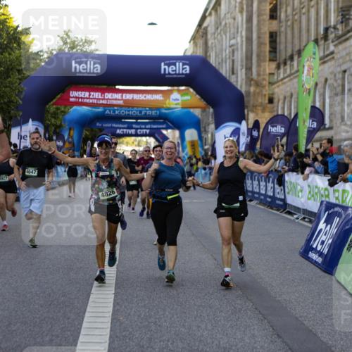 01.09.2024 - BARMER Alsterlauf Kathrin Stürmer Photography http://msf.ph/oto/6971240 01.09.2024 10:09:13 Ziel 2821, 3578, 4013, 4043, 2172, 2465, 2857, 3004, 3227, 3450, 3501, 3675, 3927, 3982, 4047, 4050, 4120, 4345, 4496, 4826, 4981, 8206 meine-sportfotos.de