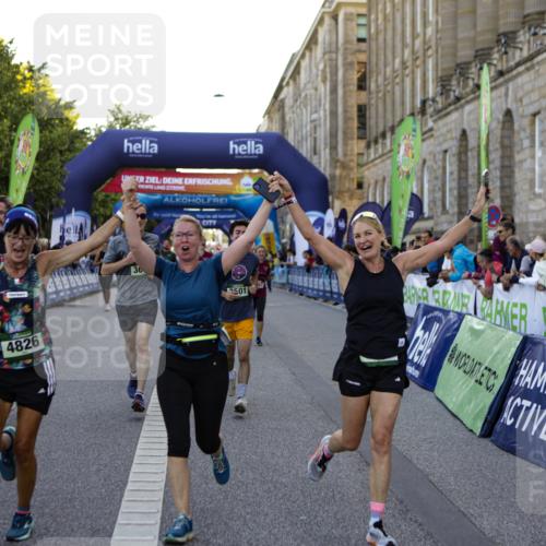 01.09.2024 - BARMER Alsterlauf Kathrin Stürmer Photography http://msf.ph/oto/6971250 01.09.2024 10:09:14 Ziel 2821, 3578, 4013, 4043, 2172, 2465, 2796, 2857, 3004, 3450, 3501, 3675, 3927, 3982, 4047, 4050, 4120, 4345, 4496, 4826, 4981, 8206, 8239 meine-sportfotos.de