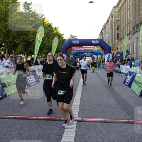 01.09.2024 - BARMER Alsterlauf Kathrin Stürmer Photography http://msf.ph/oto/6971261 01.09.2024 10:09:20 Ziel 2071, 3553, 3578, 3642, 4013, 4043, 8355, 2172, 2796, 2857, 3004, 3450, 3486, 3501, 3675, 3927, 3982, 4047, 4050, 4072, 4120, 4196, 4397, 4468, 4496, 4531, 4579, 4610, 4826, 5233, 8206, 8239 meine-sportfotos.de