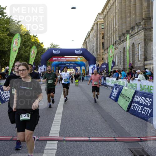 01.09.2024 - BARMER Alsterlauf Kathrin Stürmer Photography http://msf.ph/oto/6971263 01.09.2024 10:09:21 Ziel 2071, 3553, 3578, 3642, 4013, 4043, 8355, 2172, 2796, 2857, 3004, 3450, 3486, 3501, 3675, 3927, 3982, 4047, 4050, 4072, 4120, 4196, 4396, 4397, 4468, 4496, 4531, 4579, 4585, 4610, 4826, 5233, 8239 meine-sportfotos.de