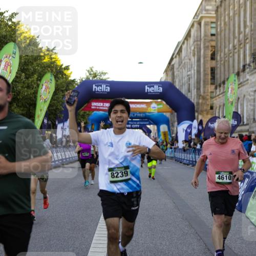 01.09.2024 - BARMER Alsterlauf Kathrin Stürmer Photography http://msf.ph/oto/6971274 01.09.2024 10:09:23 Ziel 2071, 3553, 3578, 3642, 4013, 4043, 4389, 8355, 2757, 2795, 2796, 2857, 3450, 3486, 3501, 3901, 3927, 3982, 4050, 4072, 4120, 4196, 4396, 4397, 4468, 4496, 4531, 4579, 4585, 4610, 5233, 8239 meine-sportfotos.de