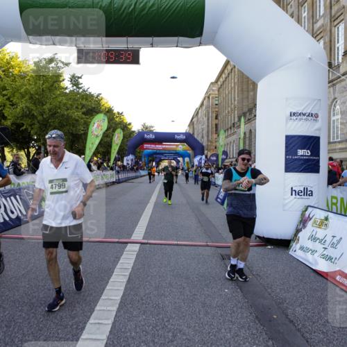 01.09.2024 - BARMER Alsterlauf Kathrin Stürmer Photography http://msf.ph/oto/6971302 01.09.2024 10:09:37 Ziel 3457, 3553, 3642, 4389, 4903, 8355, 2757, 2759, 2760, 2795, 3828, 3829, 3830, 3831, 3832, 3901, 4008, 4147, 4331, 4711, 4799, 4881 meine-sportfotos.de