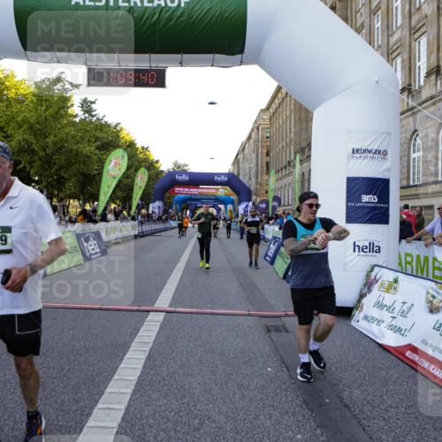 01.09.2024 - BARMER Alsterlauf Kathrin Stürmer Photography http://msf.ph/oto/6971305 01.09.2024 10:09:38 Ziel 3457, 3553, 3642, 4389, 4903, 8355, 2757, 2759, 2760, 3231, 3245, 3542, 3828, 3829, 3830, 3831, 3832, 4008, 4147, 4331, 4711, 4799, 4881 meine-sportfotos.de