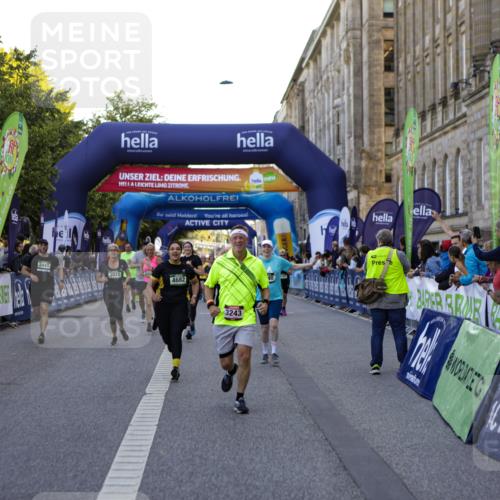 01.09.2024 - BARMER Alsterlauf Kathrin Stürmer Photography http://msf.ph/oto/6971320 01.09.2024 10:09:52 Ziel 2225, 2641, 2648, 3006, 3012, 3219, 3220, 3266, 3347, 3557, 4099, 4105, 4144, 4309, 4970, 8016, 8029, 2441, 2588, 2759, 2760, 3033, 3231, 3243, 3245, 3285, 3375, 3460, 3542, 3699, 3983, 4230, 4401, 4682, 5040, 5199, 8218, 8256 meine-sportfotos.de