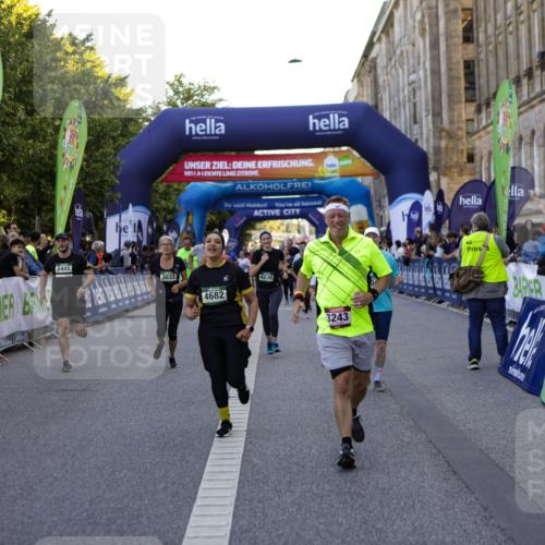 01.09.2024 - BARMER Alsterlauf Kathrin Stürmer Photography http://msf.ph/oto/6971326 01.09.2024 10:09:53 Ziel 2225, 2641, 2648, 3006, 3012, 3219, 3220, 3266, 3347, 3557, 4099, 4105, 4144, 4309, 4551, 4970, 8016, 8029, 2441, 2588, 3033, 3231, 3243, 3245, 3285, 3375, 3460, 3542, 3699, 3983, 4230, 4268, 4401, 4596, 4682, 5040, 5199, 8218, 8256 meine-sportfotos.de
