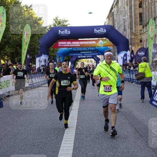 01.09.2024 - BARMER Alsterlauf Kathrin Stürmer Photography http://msf.ph/oto/6971328 01.09.2024 10:09:54 Ziel 2225, 2641, 2648, 3006, 3012, 3219, 3220, 3266, 3347, 3557, 4099, 4105, 4144, 4309, 4551, 4970, 8016, 8029, 2441, 2582, 2588, 3033, 3201, 3243, 3285, 3375, 3460, 3699, 3983, 4230, 4268, 4401, 4596, 4682, 5040, 5192, 5193, 5199, 8218, 8256 meine-sportfotos.de