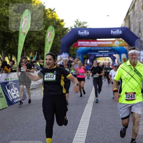 01.09.2024 - BARMER Alsterlauf Kathrin Stürmer Photography http://msf.ph/oto/6971333 01.09.2024 10:09:54 Ziel 2225, 2641, 2648, 3006, 3012, 3219, 3220, 3266, 3347, 3557, 4099, 4105, 4144, 4309, 4551, 4970, 8016, 8029, 2441, 2582, 2588, 3033, 3201, 3243, 3285, 3375, 3460, 3699, 3983, 4230, 4268, 4401, 4596, 4682, 5040, 5192, 5193, 5199, 8218, 8256 meine-sportfotos.de