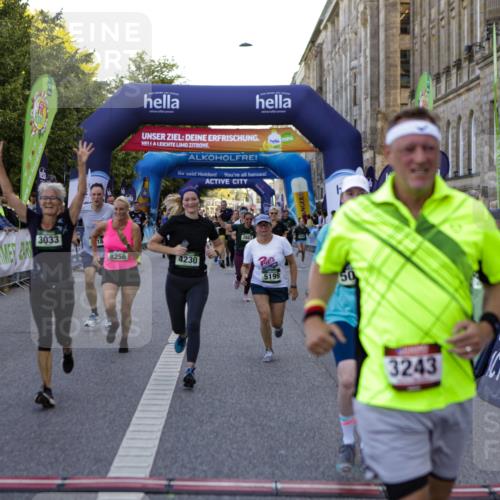 01.09.2024 - BARMER Alsterlauf Kathrin Stürmer Photography http://msf.ph/oto/6971339 01.09.2024 10:09:55 Ziel 2225, 2641, 2648, 3006, 3012, 3219, 3220, 3266, 3282, 3347, 3557, 4099, 4105, 4144, 4309, 4445, 4551, 4970, 8016, 8029, 2441, 2582, 2588, 2897, 3033, 3201, 3243, 3285, 3375, 3460, 3699, 3977, 3983, 4230, 4266, 4268, 4596, 4682, 5040, 5192, 5193, 5199, 8218, 8256 meine-sportfotos.de