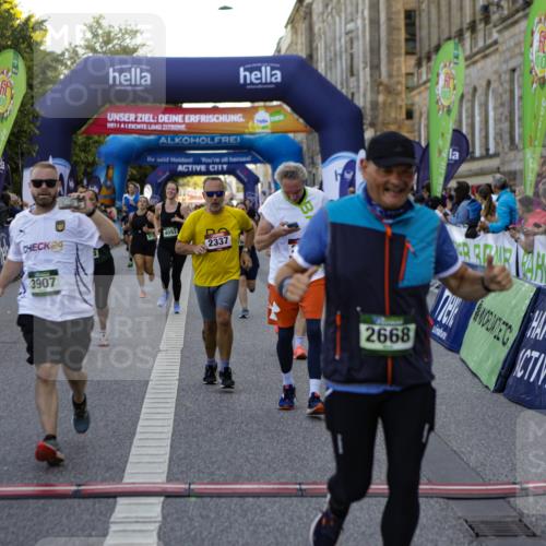 01.09.2024 - BARMER Alsterlauf Kathrin Stürmer Photography http://msf.ph/oto/6971342 01.09.2024 10:10:31 Ziel 2287, 2288, 2346, 2571, 2573, 2797, 2872, 2873, 2938, 3015, 3146, 3147, 3491, 3913, 4019, 8083, 8227, 2337, 2390, 2391, 2668, 2977, 3274, 3875, 3907, 4093, 4277, 4361, 4770, 4785, 5124, 5125, 8163 meine-sportfotos.de