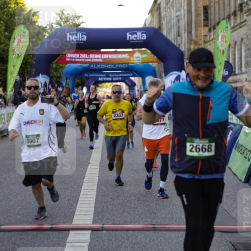 01.09.2024 - BARMER Alsterlauf Kathrin Stürmer Photography http://msf.ph/oto/6971343 01.09.2024 10:10:31 Ziel 2287, 2288, 2346, 2571, 2573, 2797, 2872, 2873, 2938, 3015, 3146, 3147, 3491, 3913, 4019, 8083, 8227, 2337, 2390, 2391, 2668, 2977, 3274, 3875, 3907, 4093, 4277, 4361, 4770, 4785, 5124, 5125, 8163 meine-sportfotos.de