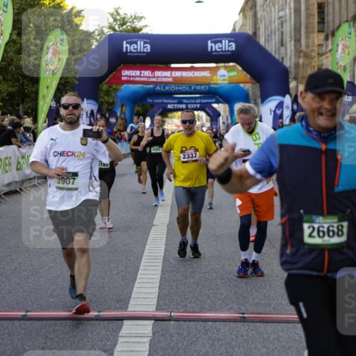 01.09.2024 - BARMER Alsterlauf Kathrin Stürmer Photography http://msf.ph/oto/6971344 01.09.2024 10:10:31 Ziel 2287, 2288, 2346, 2571, 2573, 2797, 2872, 2873, 2938, 3015, 3146, 3147, 3491, 3913, 4019, 8083, 8227, 2337, 2390, 2391, 2668, 2977, 3274, 3875, 3907, 4093, 4277, 4361, 4770, 4785, 5124, 5125, 8163 meine-sportfotos.de