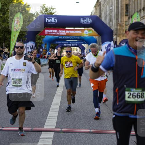 01.09.2024 - BARMER Alsterlauf Kathrin Stürmer Photography http://msf.ph/oto/6971345 01.09.2024 10:10:31 Ziel 2287, 2288, 2346, 2571, 2573, 2797, 2872, 2873, 2938, 3015, 3146, 3147, 3491, 3913, 4019, 8083, 8227, 2337, 2390, 2391, 2668, 2977, 3274, 3875, 3907, 4093, 4277, 4361, 4770, 4785, 5124, 5125, 8163 meine-sportfotos.de