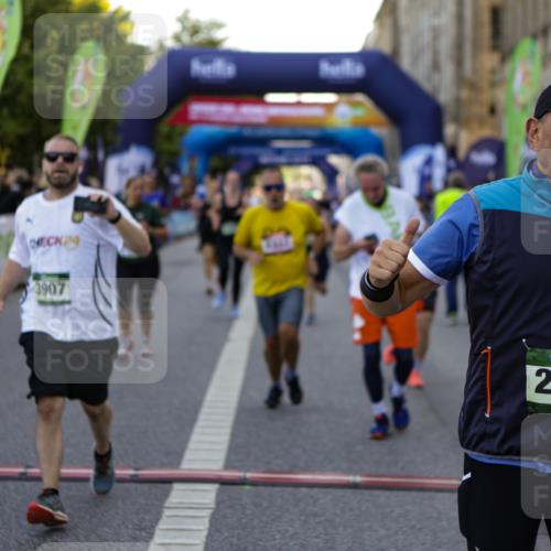 01.09.2024 - BARMER Alsterlauf Kathrin Stürmer Photography http://msf.ph/oto/6971346 01.09.2024 10:10:31 Ziel 2287, 2288, 2346, 2571, 2573, 2797, 2872, 2873, 2938, 3015, 3146, 3147, 3491, 3913, 4019, 8083, 8227, 2337, 2390, 2391, 2668, 2977, 3274, 3875, 3907, 4093, 4277, 4361, 4770, 4785, 5124, 5125, 8163 meine-sportfotos.de
