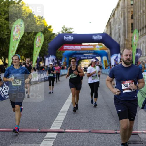 01.09.2024 - BARMER Alsterlauf Kathrin Stürmer Photography http://msf.ph/oto/6971371 01.09.2024 10:10:44 Ziel 2025, 3146, 3147, 3157, 3250, 3319, 4019, 4983, 8083, 2087, 2355, 2390, 2412, 2950, 3510, 3748, 3940, 4151, 4278, 4325, 4361, 4392, 4524, 4930, 5204, 5205, 5237, 8010, 8321 meine-sportfotos.de