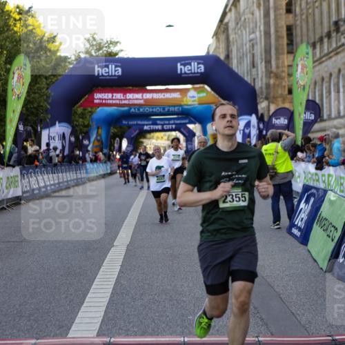 01.09.2024 - BARMER Alsterlauf Kathrin Stürmer Photography http://msf.ph/oto/6971392 01.09.2024 10:10:52 Ziel 2025, 2178, 2277, 2326, 2803, 3157, 3250, 3319, 3926, 4983, 8357, 2355, 2417, 2950, 3311, 3315, 3748, 3940, 4325, 4557, 5205, 5237, 8010, 8321 meine-sportfotos.de