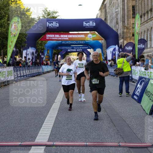 01.09.2024 - BARMER Alsterlauf Kathrin Stürmer Photography http://msf.ph/oto/6971394 01.09.2024 10:10:55 Ziel 2025, 2178, 2277, 2326, 2803, 3157, 3210, 3221, 3222, 3250, 3300, 3926, 4983, 8357, 2355, 2417, 2877, 2950, 3311, 3315, 3748, 4557, 8010, 8352 meine-sportfotos.de